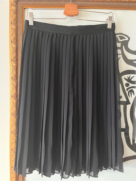Club Monaco Dresses & Skirts - Club Monaco Pleated Chiffon Midi Skirt